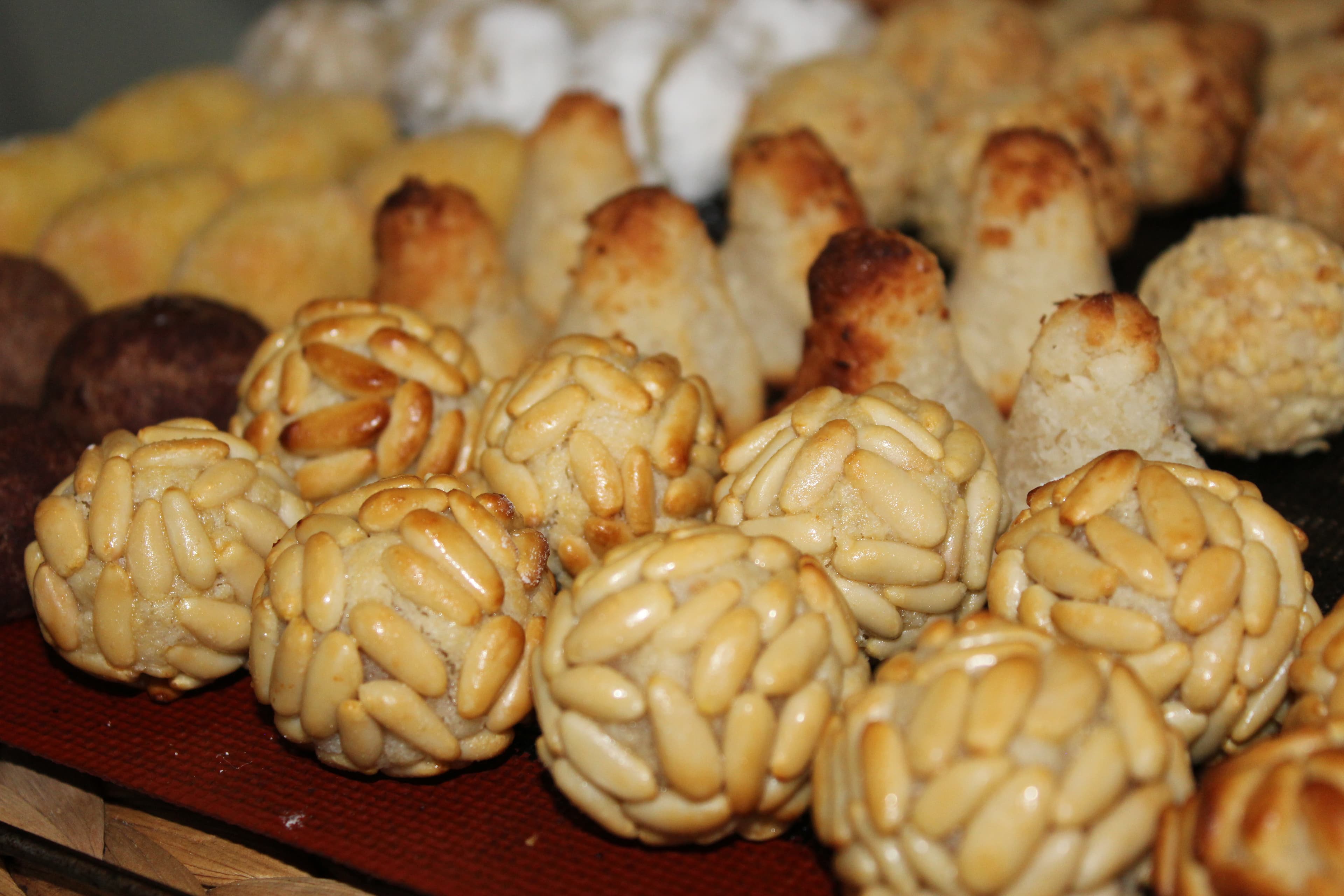 Panellets de piñones